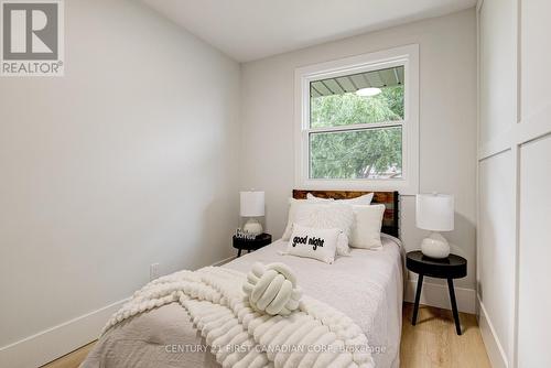 189 Eighth Avenue, Kitchener, ON - Indoor Photo Showing Bedroom
