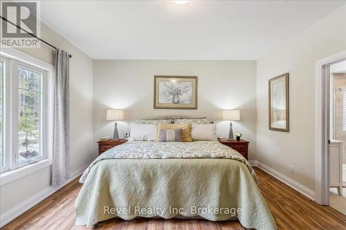 59 Trout Lane, Tiny, ON - Indoor Photo Showing Bedroom