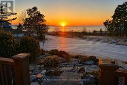805 EASTDALE DRIVE  Wasaga Beach, ON L9Z 2R5