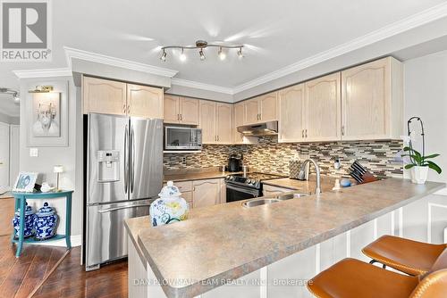 52 Wells Crescent, Whitby, ON - Indoor Photo Showing Kitchen With Stainless Steel Kitchen With Double Sink With Upgraded Kitchen