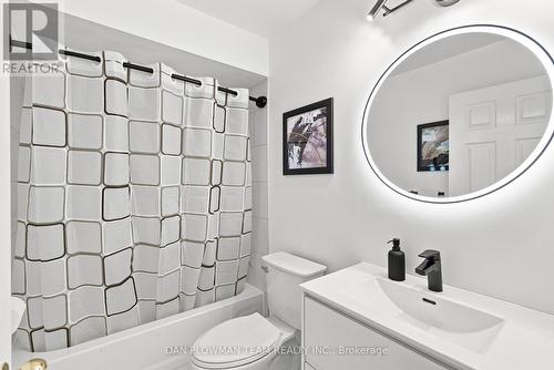 52 Wells Crescent, Whitby, ON - Indoor Photo Showing Bathroom