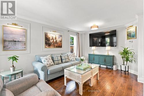 52 Wells Crescent, Whitby, ON - Indoor Photo Showing Living Room