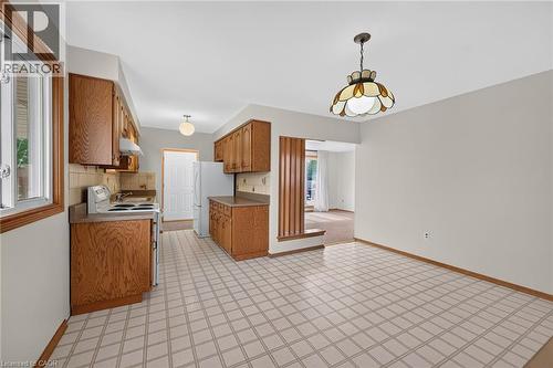 70 Bishopsgate Avenue, Hamilton, ON - Indoor Photo Showing Kitchen