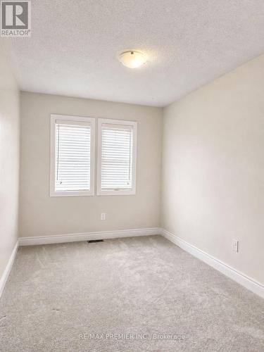 34 Arnold Crescent, New Tecumseth, ON - Indoor Photo Showing Other Room