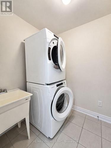 34 Arnold Crescent, New Tecumseth, ON - Indoor Photo Showing Laundry Room