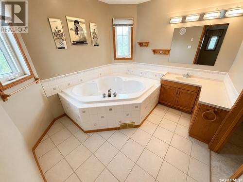 Mcdonald Acreage, Weyburn Rm No. 67, SK - Indoor Photo Showing Bathroom