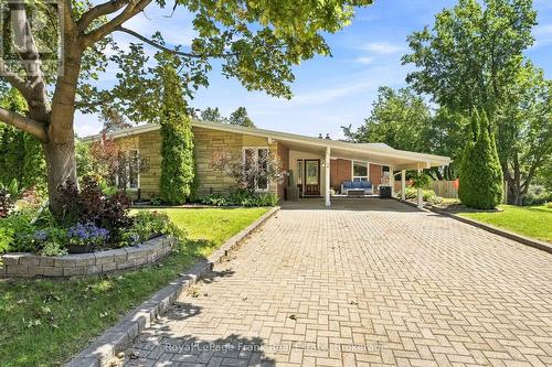 2 CRESTWOOD AVENUE  Peterborough (Monaghan Ward 2), ON K9J 1M8