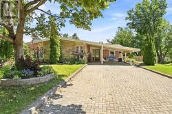 2 CRESTWOOD AVENUE  Peterborough (Monaghan Ward 2), ON K9J 1M8