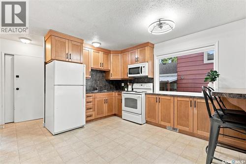 1605 Central Avenue, Saskatoon, SK - Indoor Photo Showing Kitchen