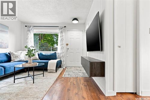 1605 Central Avenue, Saskatoon, SK - Indoor Photo Showing Living Room