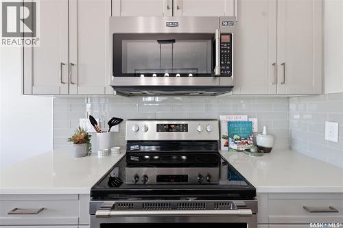 812 1St Avenue N, Warman, SK - Indoor Photo Showing Kitchen With Upgraded Kitchen