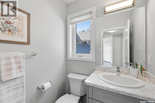 812 1St Avenue N, Warman, SK - Indoor Photo Showing Bathroom