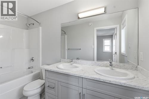 812 1St Avenue N, Warman, SK - Indoor Photo Showing Bathroom
