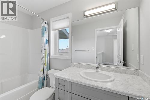 812 1St Avenue N, Warman, SK - Indoor Photo Showing Bathroom