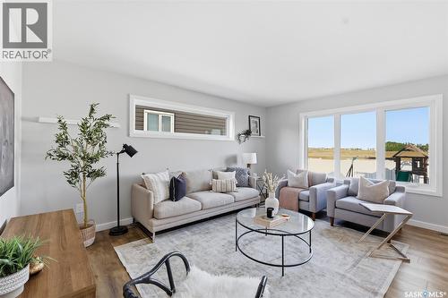 812 1St Avenue N, Warman, SK - Indoor Photo Showing Living Room