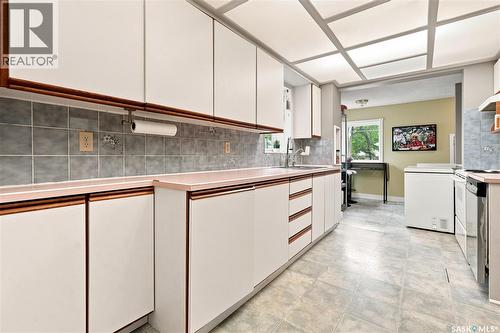 3208 Victoria Avenue, Regina, SK - Indoor Photo Showing Kitchen
