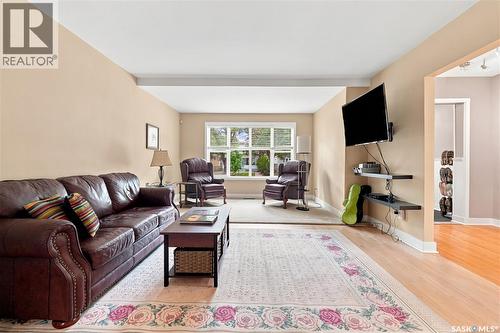 3208 Victoria Avenue, Regina, SK - Indoor Photo Showing Living Room