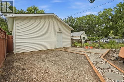 3208 Victoria Avenue, Regina, SK - Outdoor