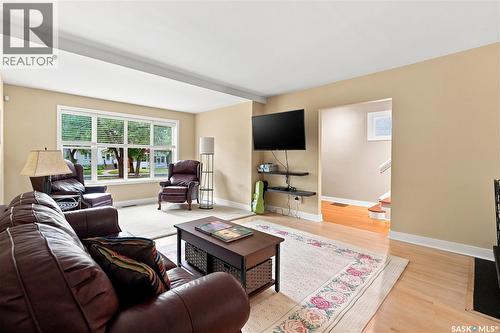 3208 Victoria Avenue, Regina, SK - Indoor Photo Showing Living Room