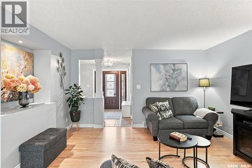 223 Egnatoff Crescent, Saskatoon, SK - Indoor Photo Showing Living Room
