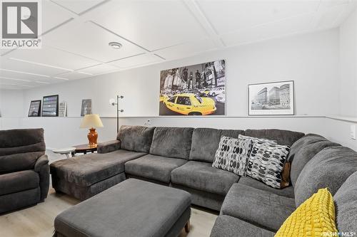 306 Kucey Crescent, Saskatoon, SK - Indoor Photo Showing Living Room