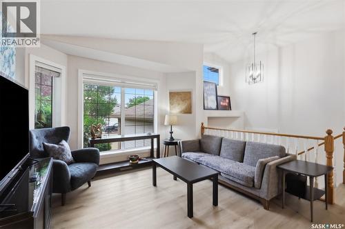 306 Kucey Crescent, Saskatoon, SK - Indoor Photo Showing Living Room