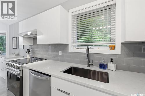 306 Kucey Crescent, Saskatoon, SK - Indoor Photo Showing Kitchen