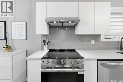 306 Kucey Crescent, Saskatoon, SK - Indoor Photo Showing Kitchen