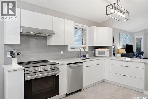 306 Kucey Crescent, Saskatoon, SK - Indoor Photo Showing Kitchen