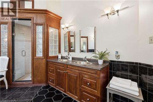 695 Front Road, Pickering, ON - Indoor Photo Showing Bathroom
