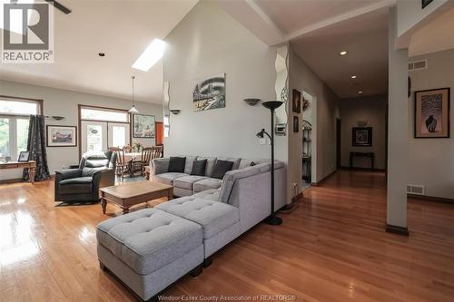 1747 Chornoby Crescent, Tecumseh, ON - Indoor Photo Showing Living Room