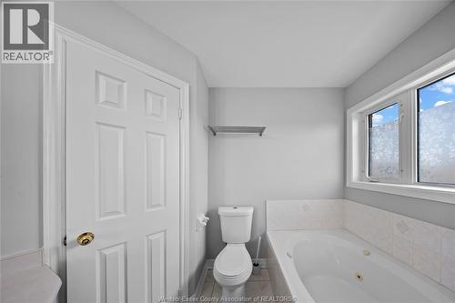 4629 Tournament, Windsor, ON - Indoor Photo Showing Bathroom