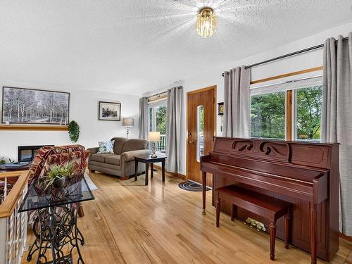 15 Cranston Ave,, Dartmouth, NS - Indoor Photo Showing Living Room