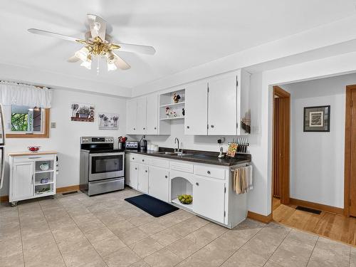 15 Cranston Ave,, Dartmouth, NS - Indoor Photo Showing Kitchen With Double Sink