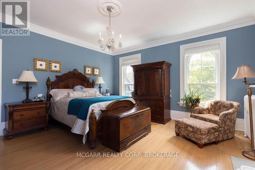 Spacious primary suite - 38 Yates Street, St. Catharines (Downtown), ON - Indoor Photo Showing Bedroom