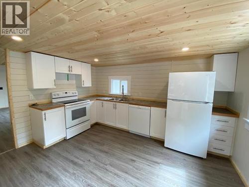 27-6263 Lund, Powell River, BC - Indoor Photo Showing Kitchen With Double Sink