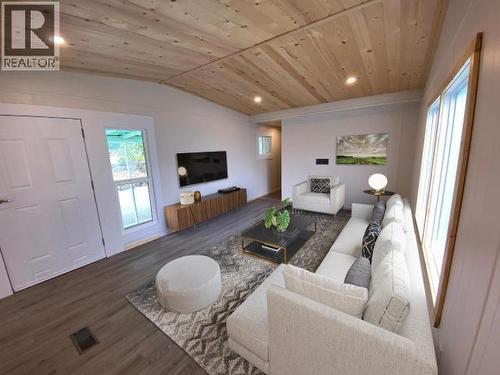 27-6263 Lund, Powell River, BC - Indoor Photo Showing Living Room