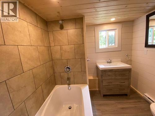 27-6263 Lund, Powell River, BC - Indoor Photo Showing Bathroom