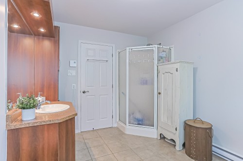Bathroom - 1916 Rue Jacques-Blanchet, Saint-Jérôme, QC - Indoor Photo Showing Bathroom
