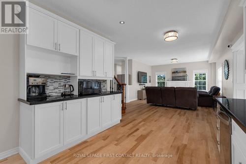 43 Vanderpost Crescent, Essa, ON - Indoor Photo Showing Kitchen