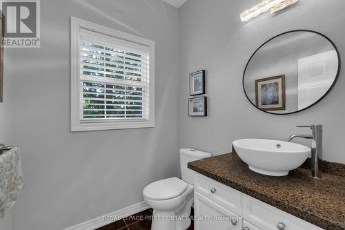 43 Vanderpost Crescent, Essa, ON - Indoor Photo Showing Bathroom