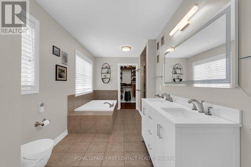43 Vanderpost Crescent, Essa, ON - Indoor Photo Showing Bathroom