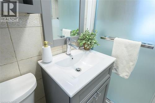 9 Grant Boulevard Unit# 107, Dundas, ON - Indoor Photo Showing Bathroom