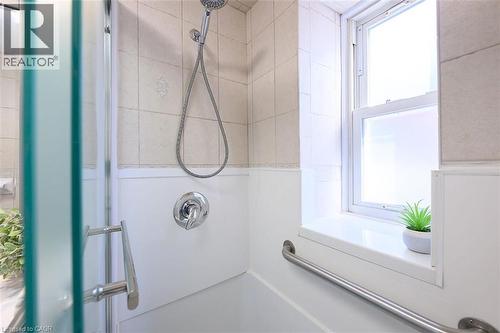 9 Grant Boulevard Unit# 107, Dundas, ON - Indoor Photo Showing Bathroom