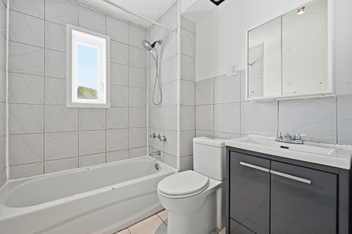 Bathroom - 53  - 55 Rue Guy, Granby, QC - Indoor Photo Showing Bathroom