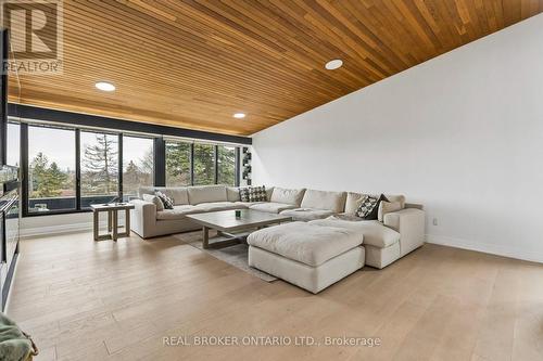 3 Chicopee Terrace, Kitchener, ON - Indoor Photo Showing Living Room