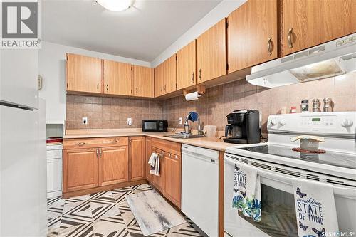 216 425 115Th Street E, Saskatoon, SK - Indoor Photo Showing Kitchen