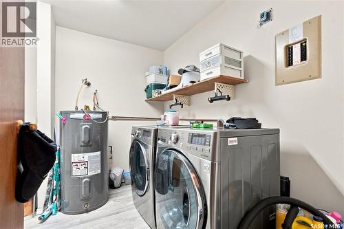 216 425 115Th Street E, Saskatoon, SK - Indoor Photo Showing Laundry Room