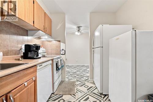 216 425 115Th Street E, Saskatoon, SK - Indoor Photo Showing Kitchen