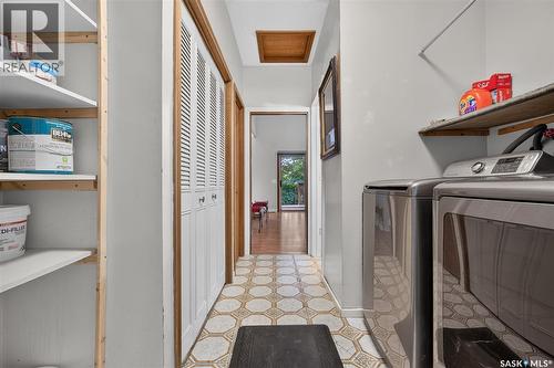 2054 Braun Bay, Regina, SK - Indoor Photo Showing Laundry Room